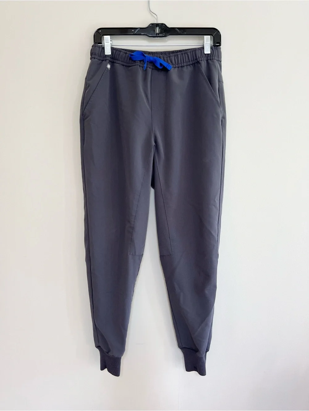 FIGS Tansen Jogger Scrub 5 Pocket Pants Charcoal Grey (PO #1873), sz Small Short